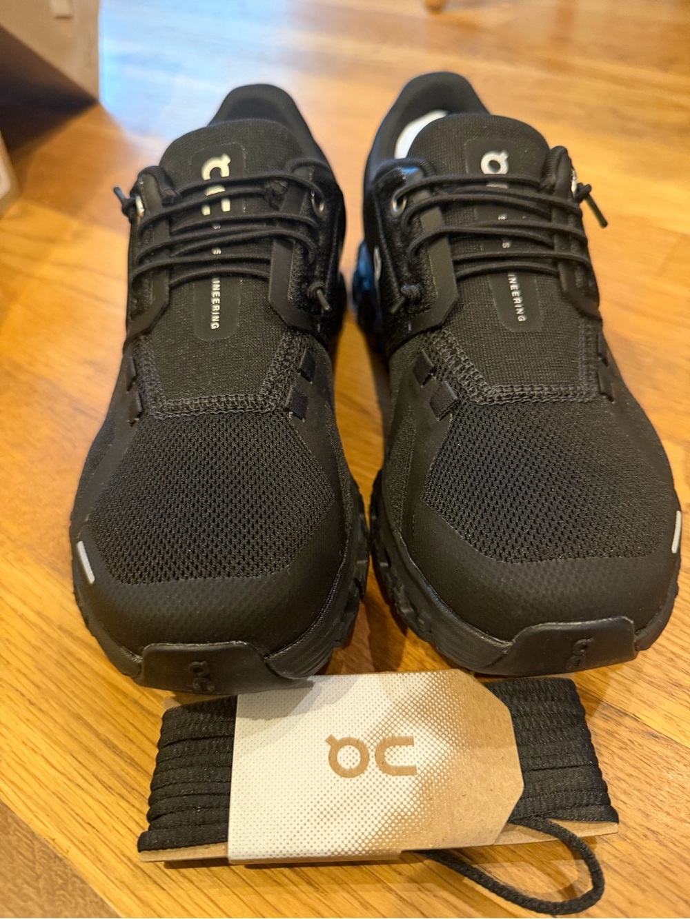 NWT On Cloud 6 Black Black Women’s 5.5 Sneakers NEW IN BOX